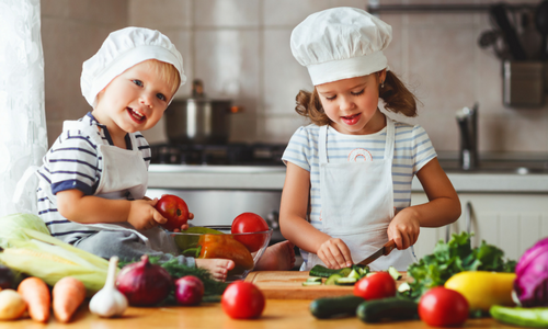 Here Are 7 Ways To Help Your Fussy Eater Try More Foods get involved